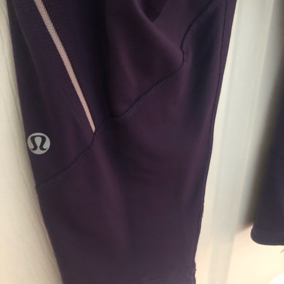 Lululemon Athletics Size 6 Running Crops purple with reflective strips - Picture 14 of 16